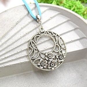 Round Flower Charm Necklace